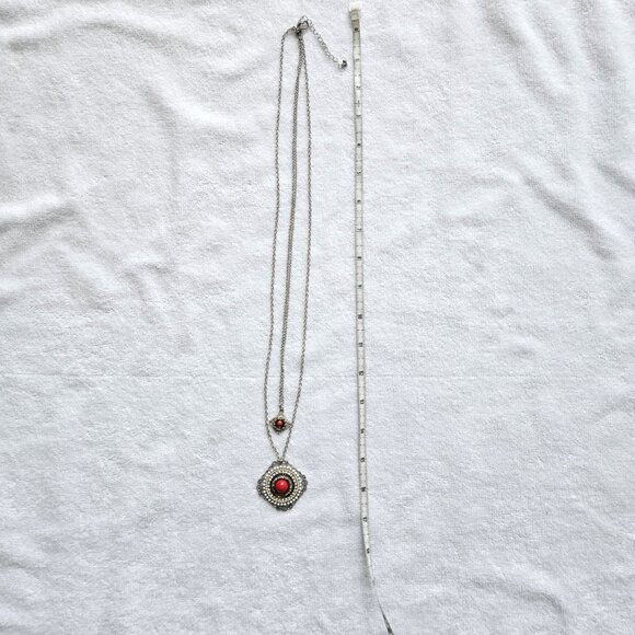 NECKLACE - Long double chain necklace with red/silver pendants at the base - Picture 5 of 6